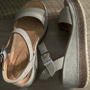 Clarks  Women's Kassandra Lily Sandals, size 5, color: Stone